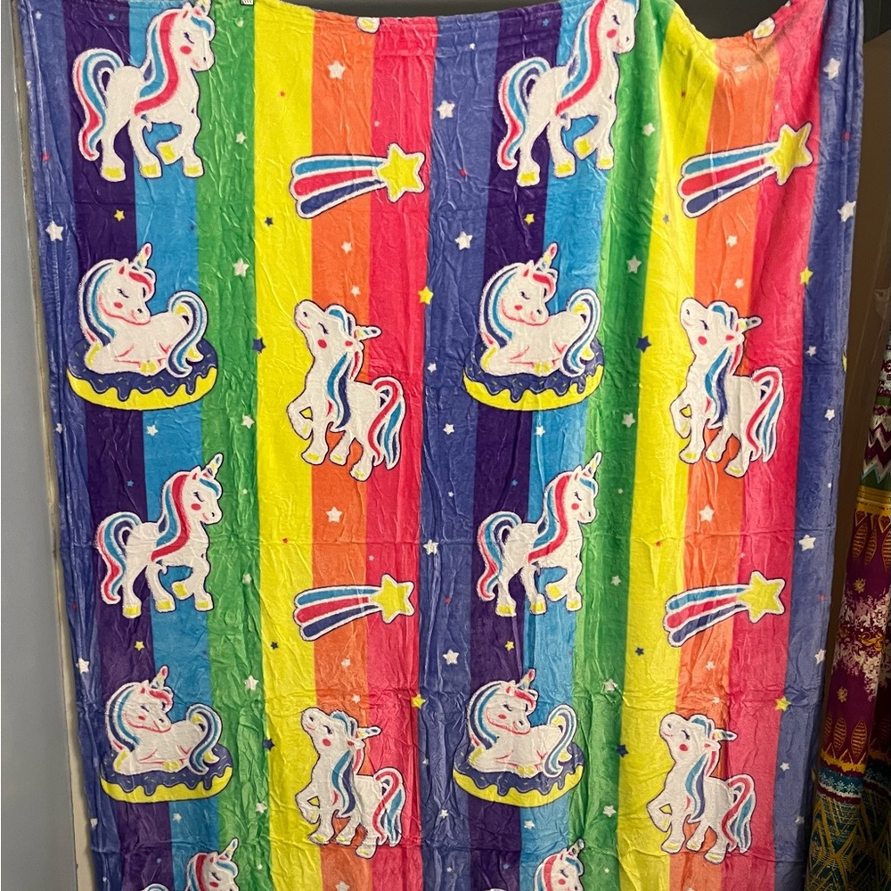 Jekeno Glow in the Dark Unicorn and Rainbow Blanket